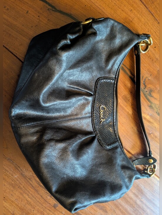 Coach Handbags - Coach Black Leather Hobo Shoulder Bag